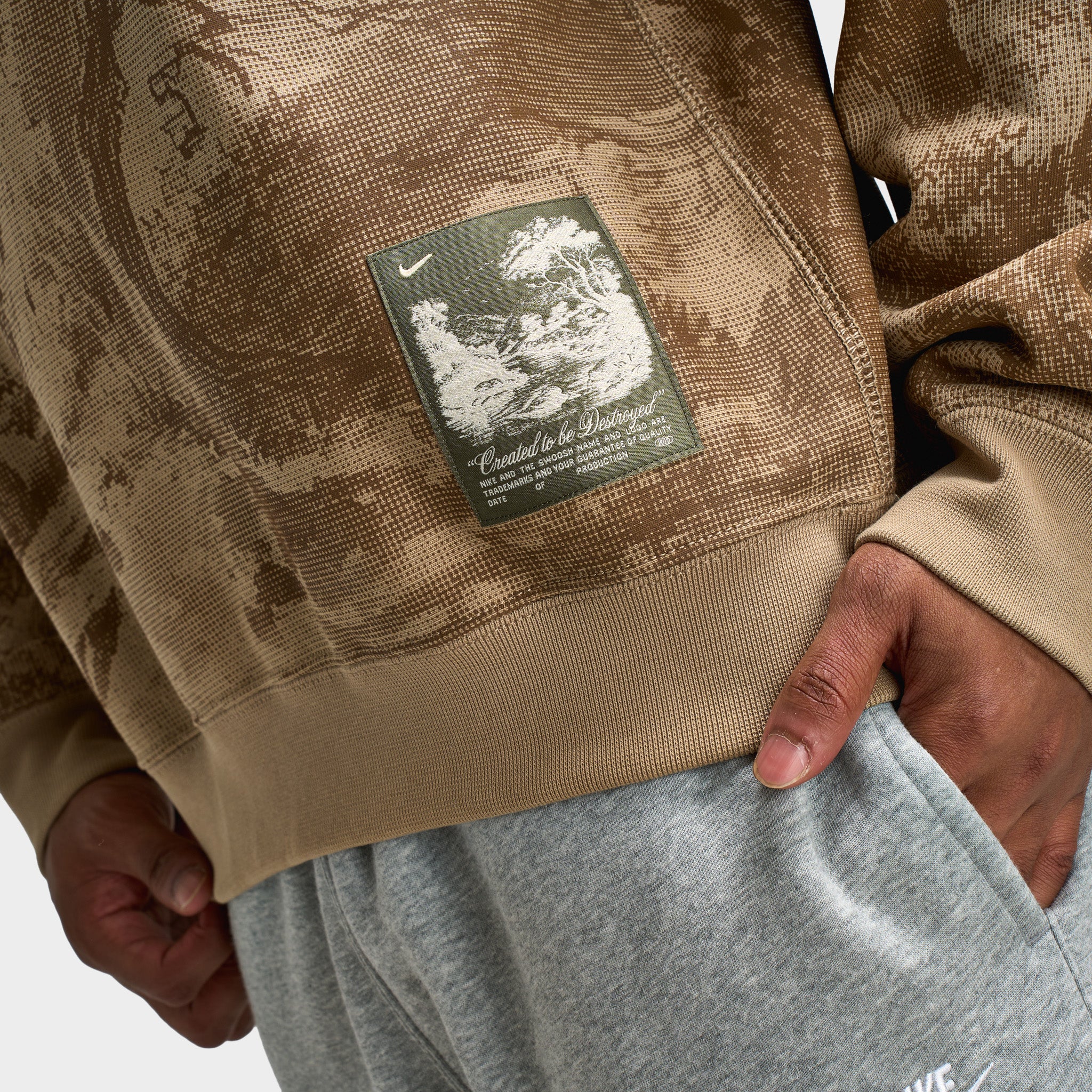 Nike Solo Swoosh Fleece Crew / Parachute Beige – JD Sports