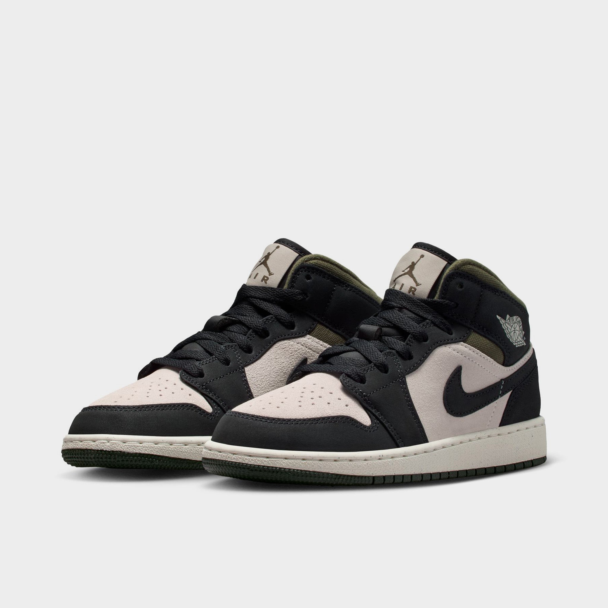 靴 Nike Air Jordan 1 Mid SE Light lron Ore Jordan 1 Mid SE GS Light Orewood Brown / Off Noir - Medium Olive