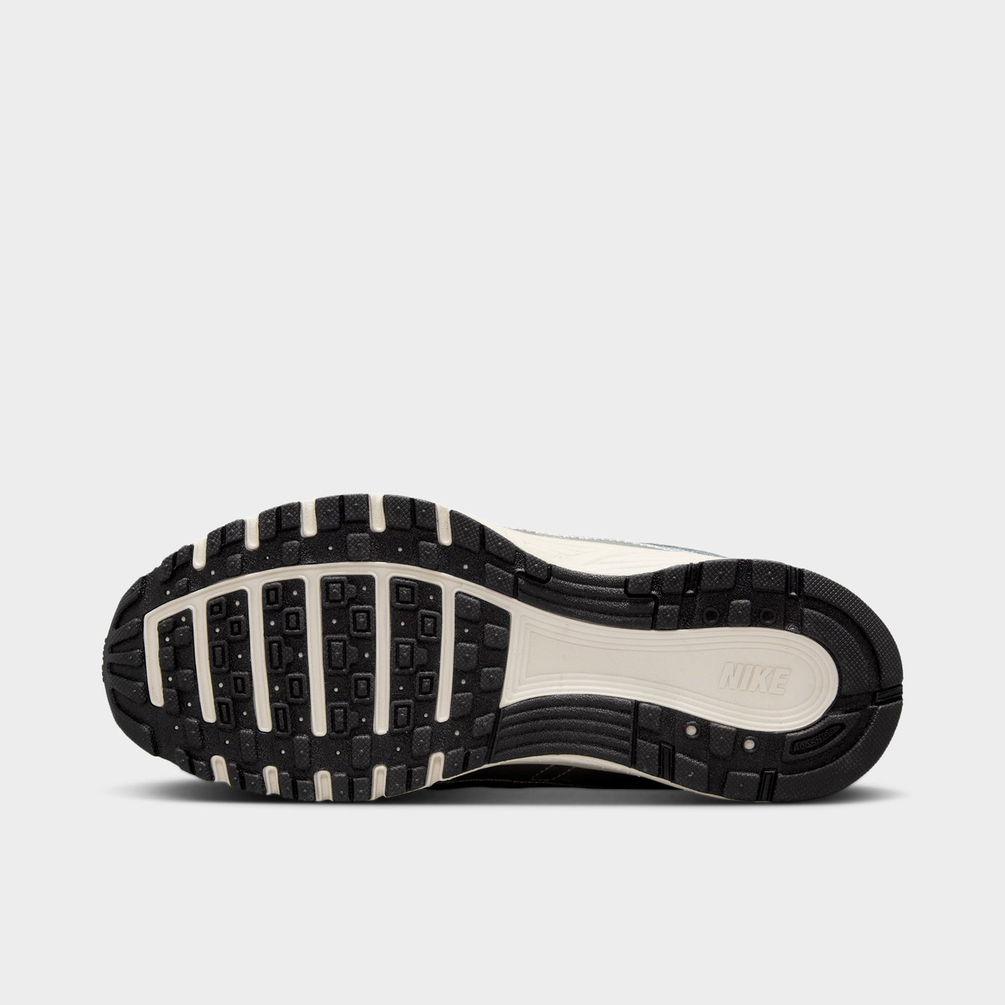 Nike P-6000 GS Argent Métallique / Noir