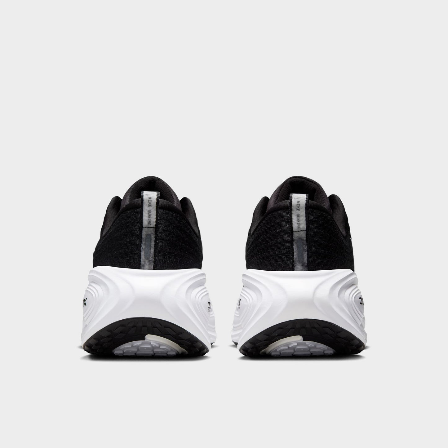 Nike Vomero Plus Noir/Blanc - Gris Froid