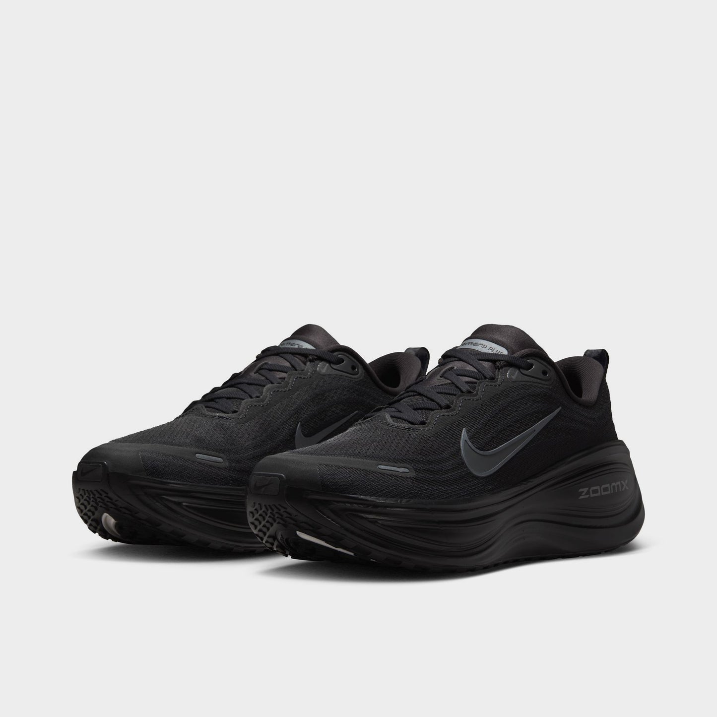 Nike Vomero Plus Noir / Gris foncé métallique - Gris froid
