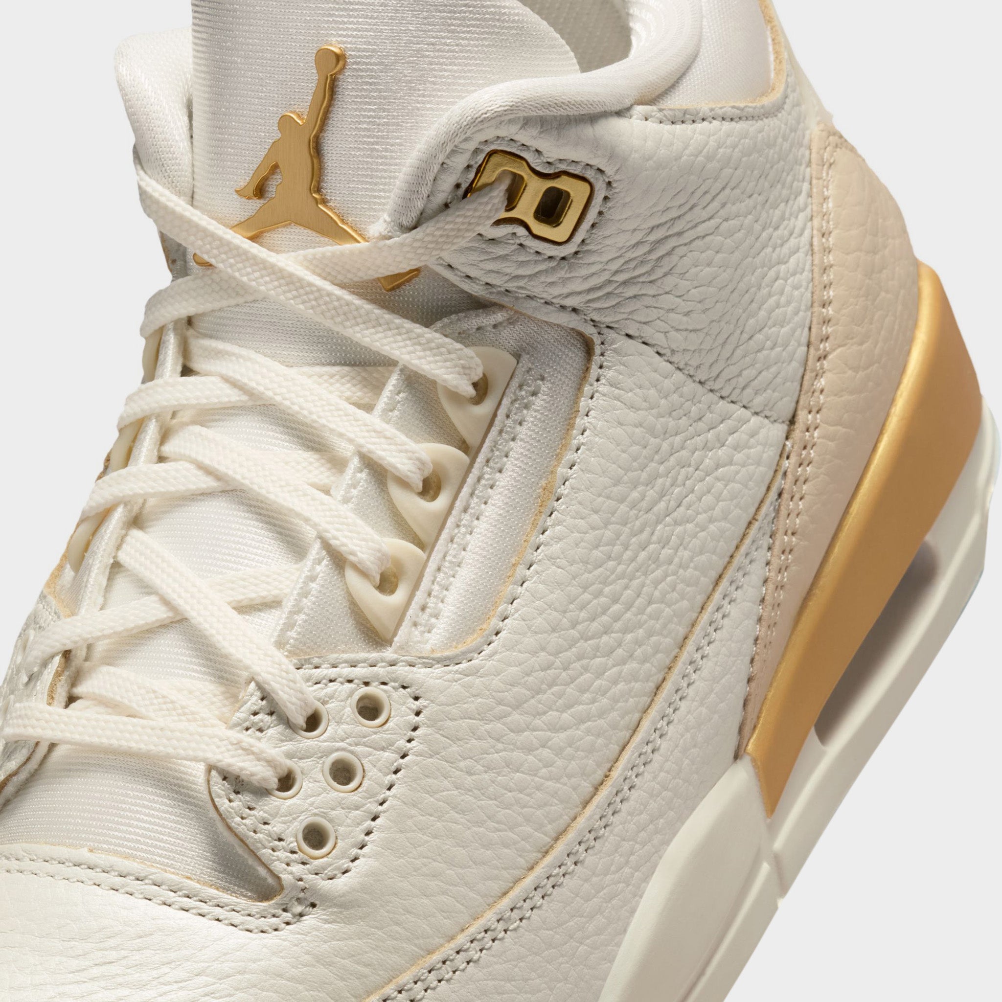 white and gold jordan 3