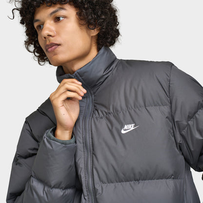Nike Sportswear Club Hommes Therma-FIT Veste Puffer 650 Gris Fer / Blanc