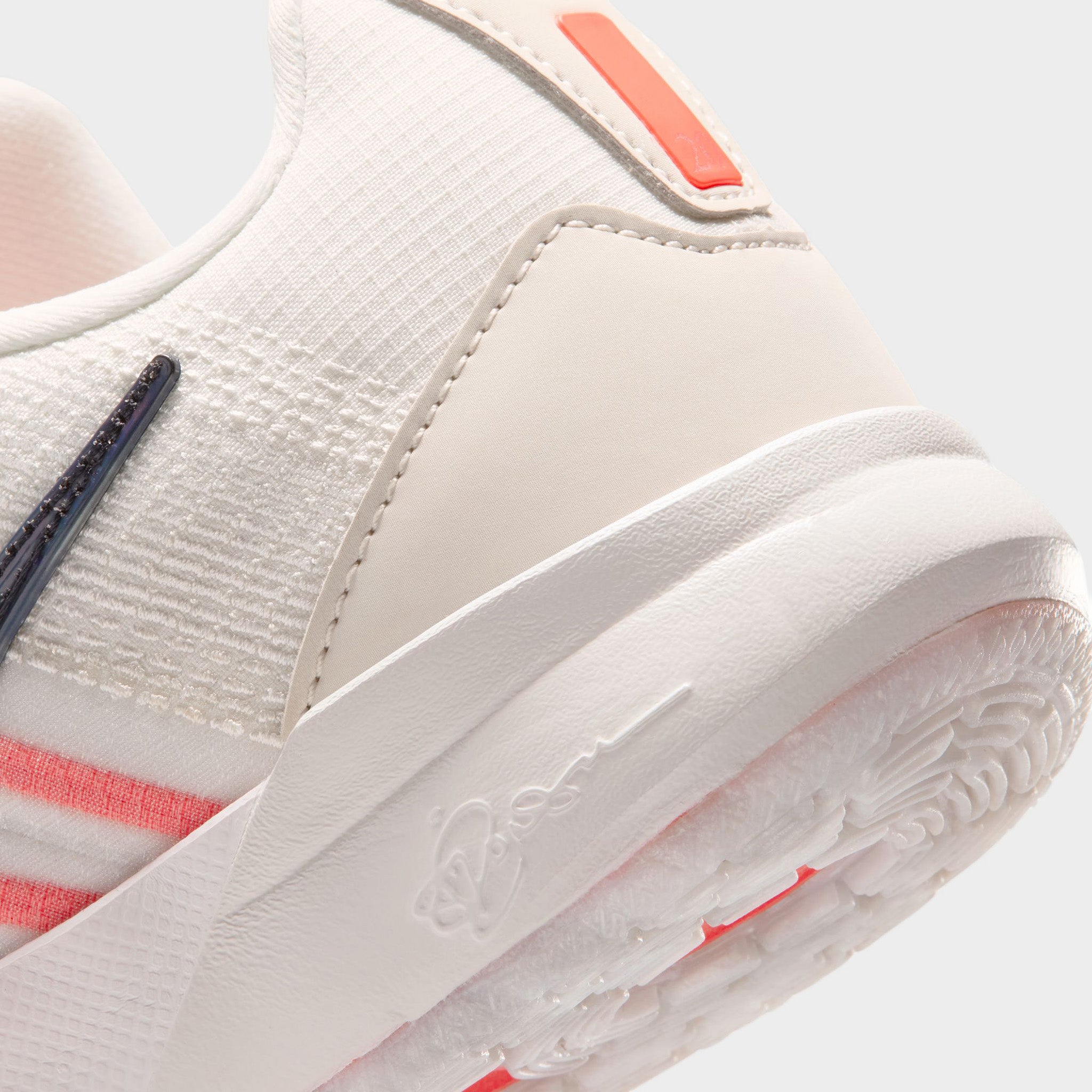 シューズ(男性用) NIKE Sabrina 3 KG (GS) 4Y Nike Sabrina 3 GS White / Metallic Dark Grey - Wolf Grey – JD Sports