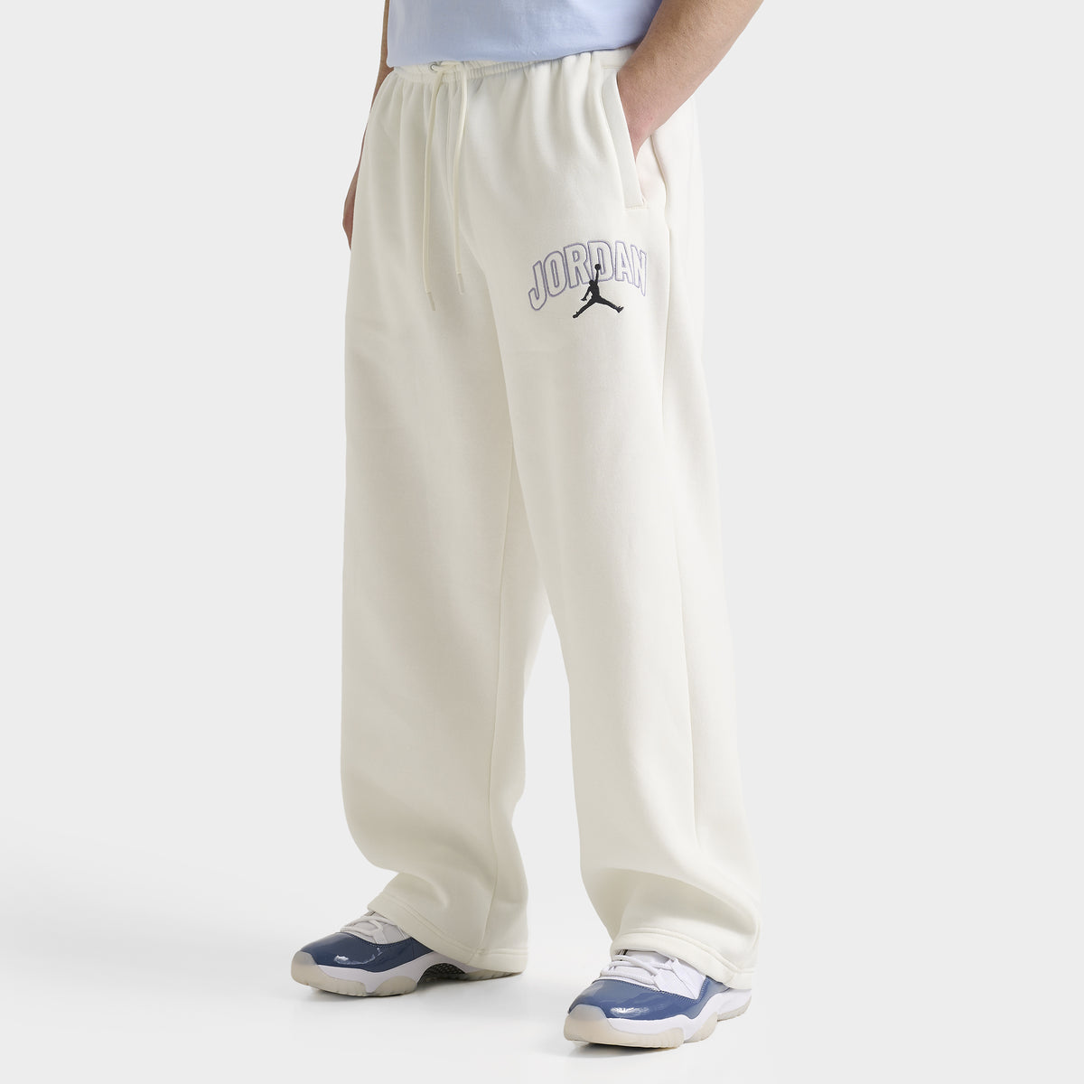 Jordan Brooklyn Pantalon molletonné surdimensionné à ourlet ouvert / Sail