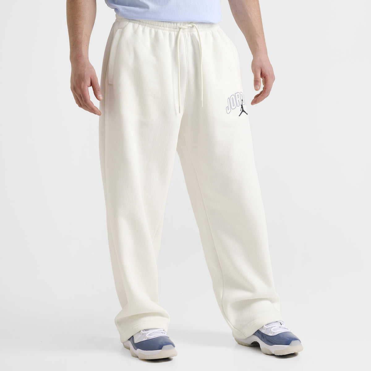 Jordan Brooklyn Pantalon molletonné surdimensionné à ourlet ouvert / Sail