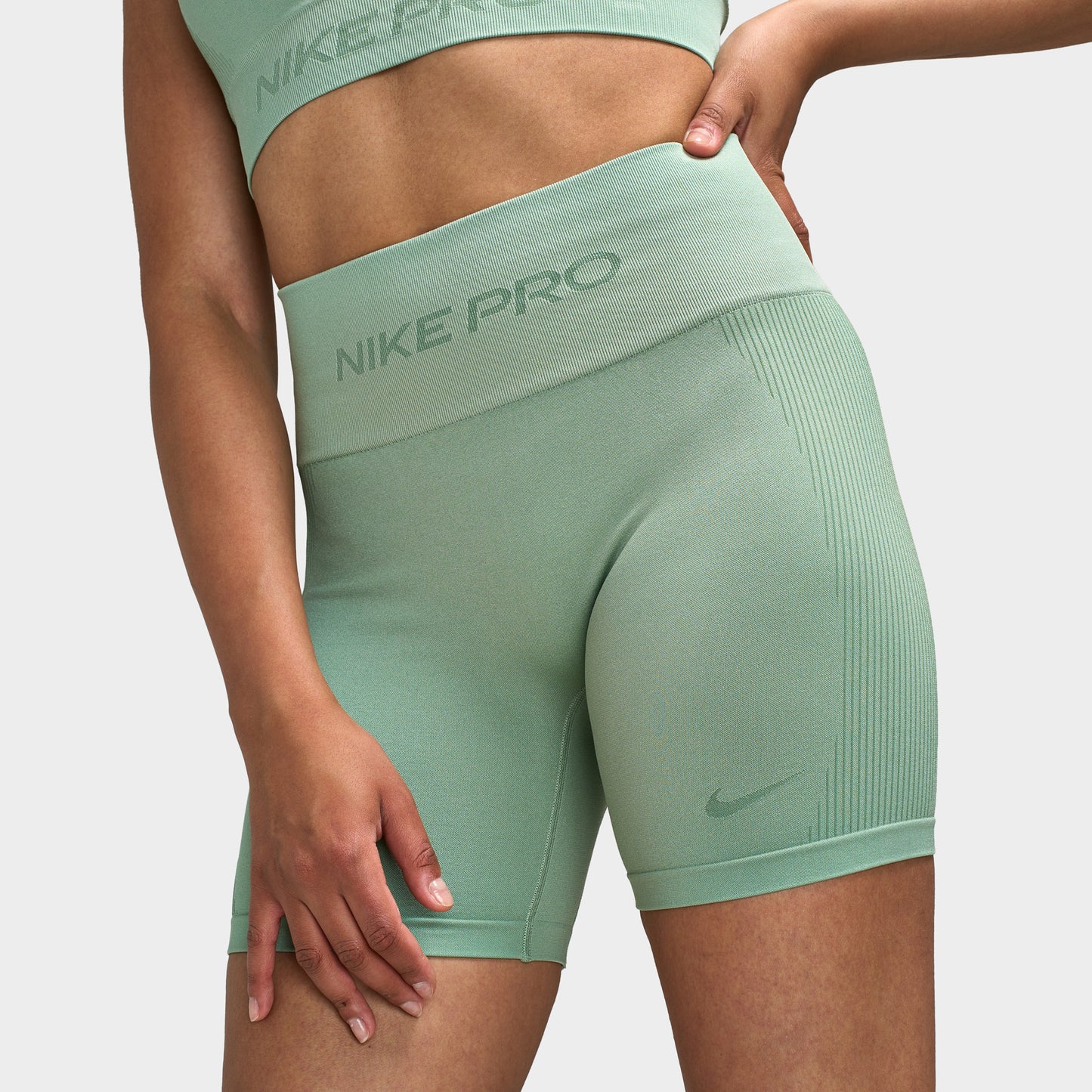 Nike Women's Seamless High Rise 5" Shorts / Steam