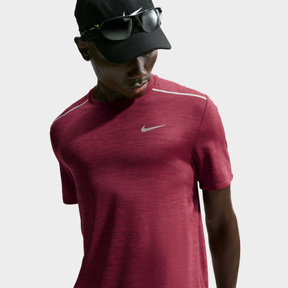 Nike Dri-FIT UV Miler T-shirt / Rouge Résistant