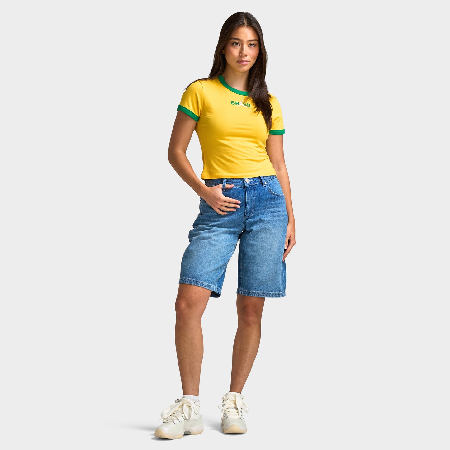 Jordan Femmes Retro Girlfriend Crew P6 Varsity Maize / 
Vert porte-bonheur
