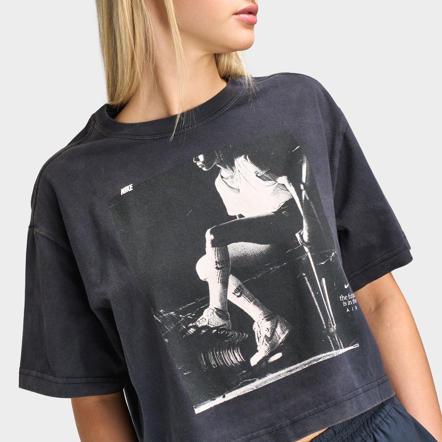 Nike Women's Basketball Photo Crop Tee Black / White