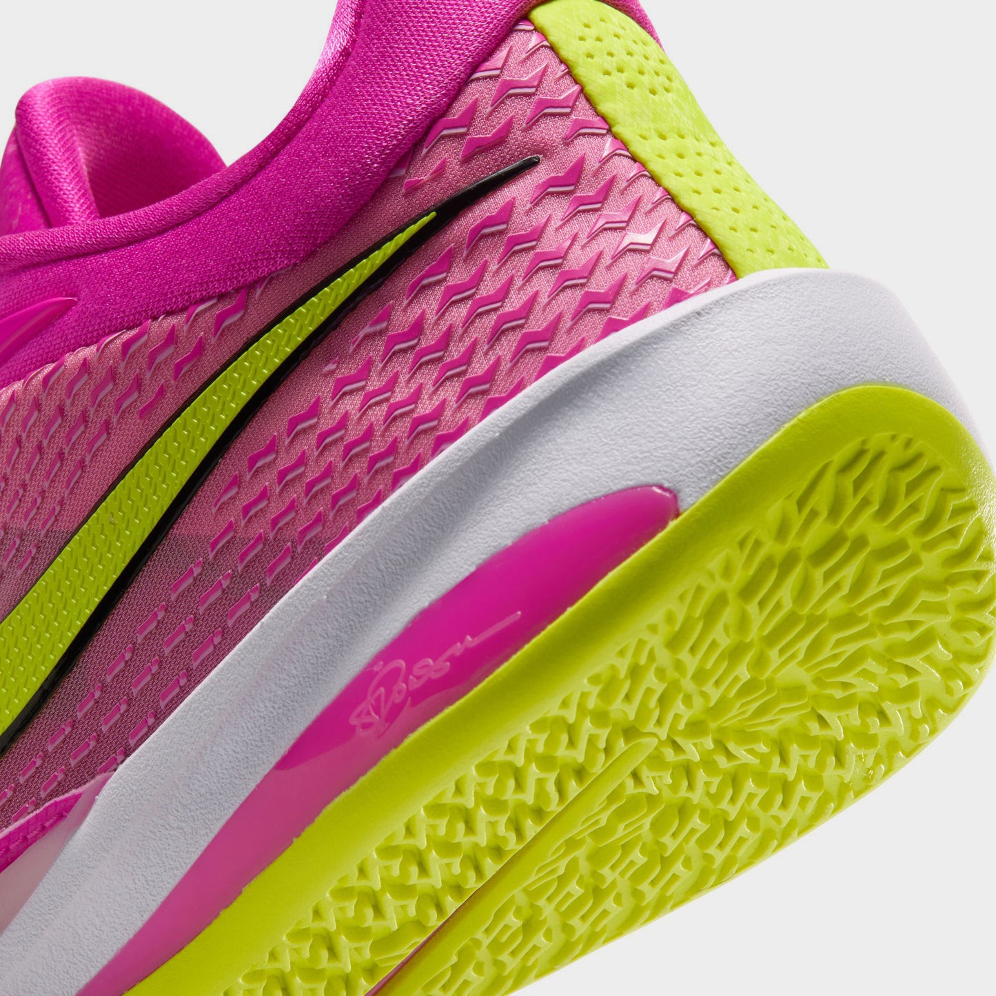 Nike Sabrina 4 Desert Rose / Citron Venenum - Rose Rise
