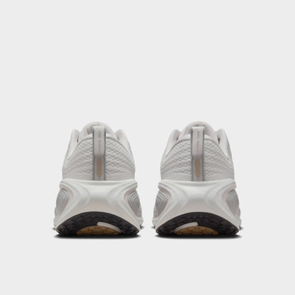 Nike Vomero Plus Femmes Gris Vast / Argent Métallique - Blanc Off