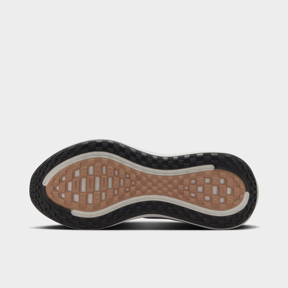 Nike Vomero Plus Femmes Gris Vast / Argent Métallique - Blanc Off