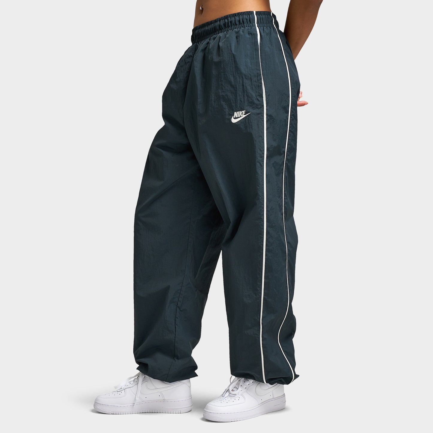 Nike Sportswear Femmes Pantalon tissé WR Bleu algues / voile