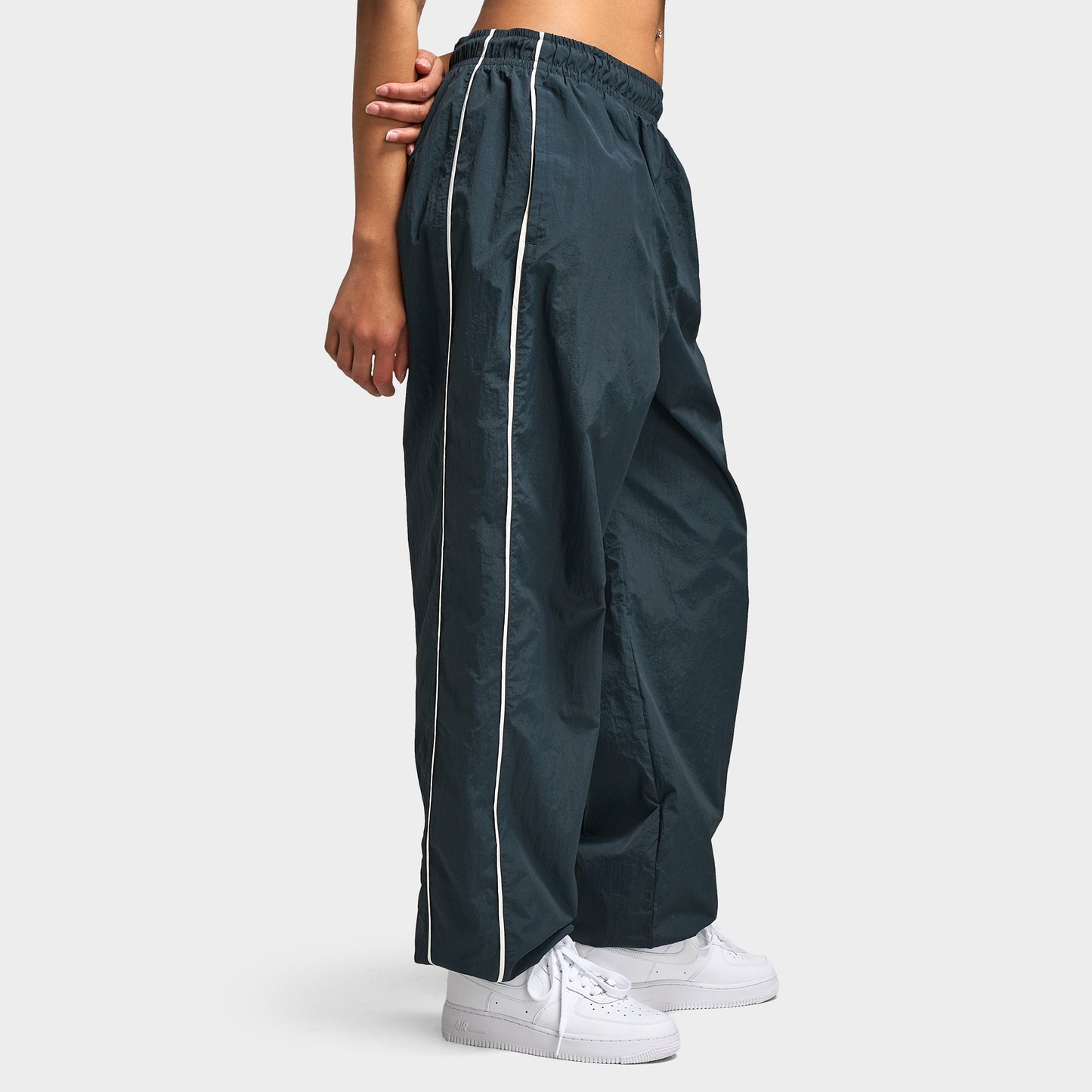 Nike Sportswear Femmes Pantalon tissé WR Bleu algues / voile