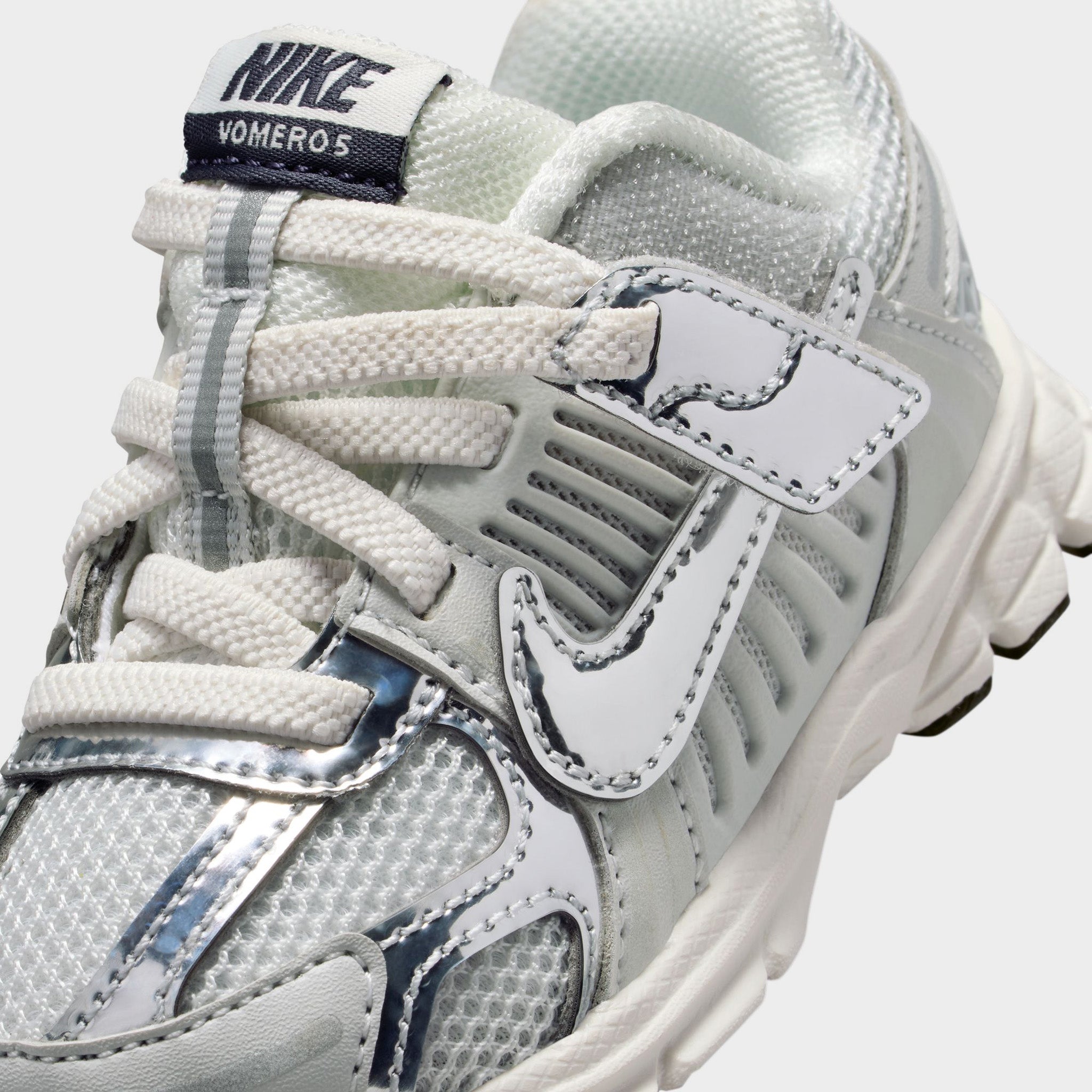 Nike Vomero 5 TD Photon Dust / Chrome Gridiron - Sail – JD Sports