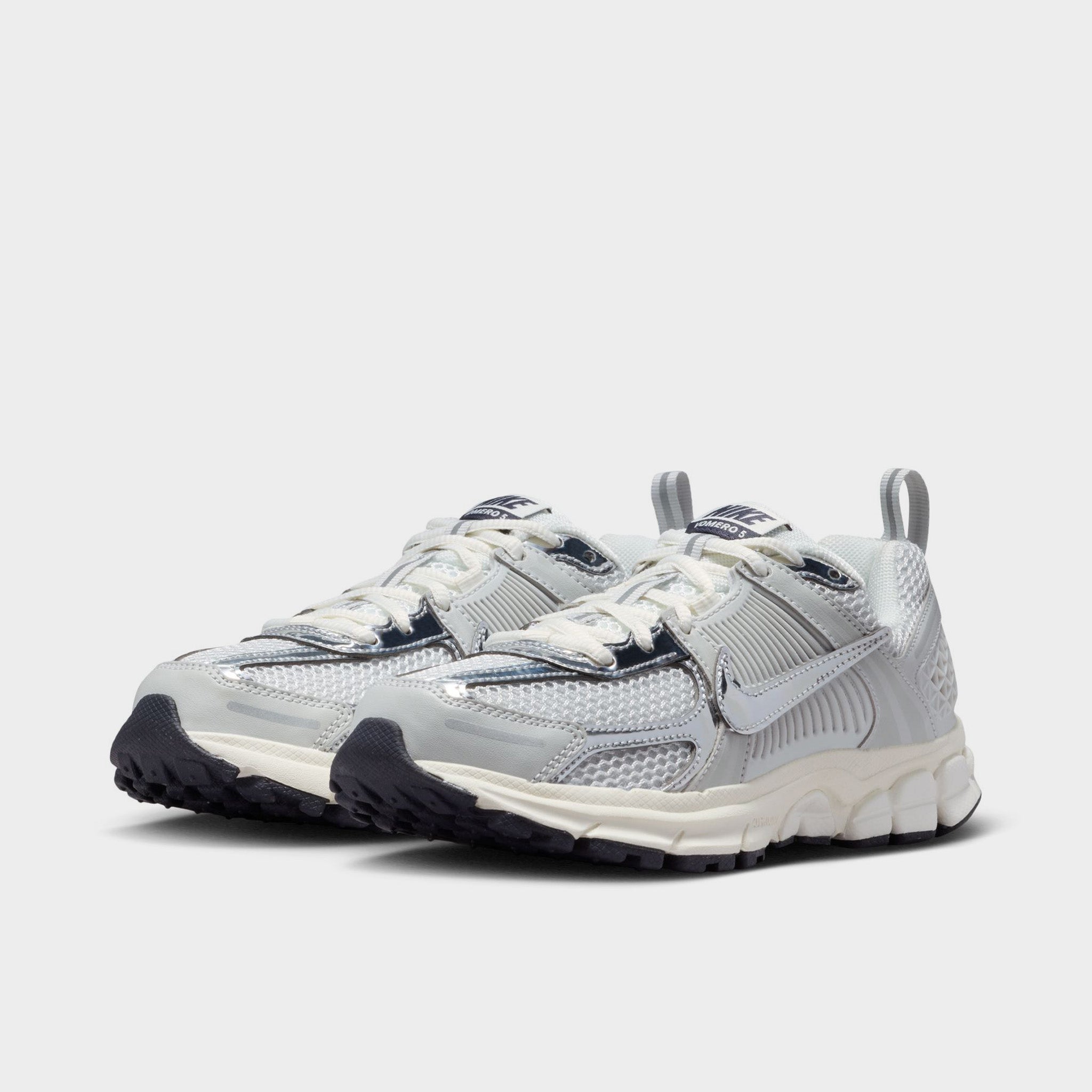Nike Vomero 5 GS Photon Dust / Chrome Gridiron - Sail – JD Sports