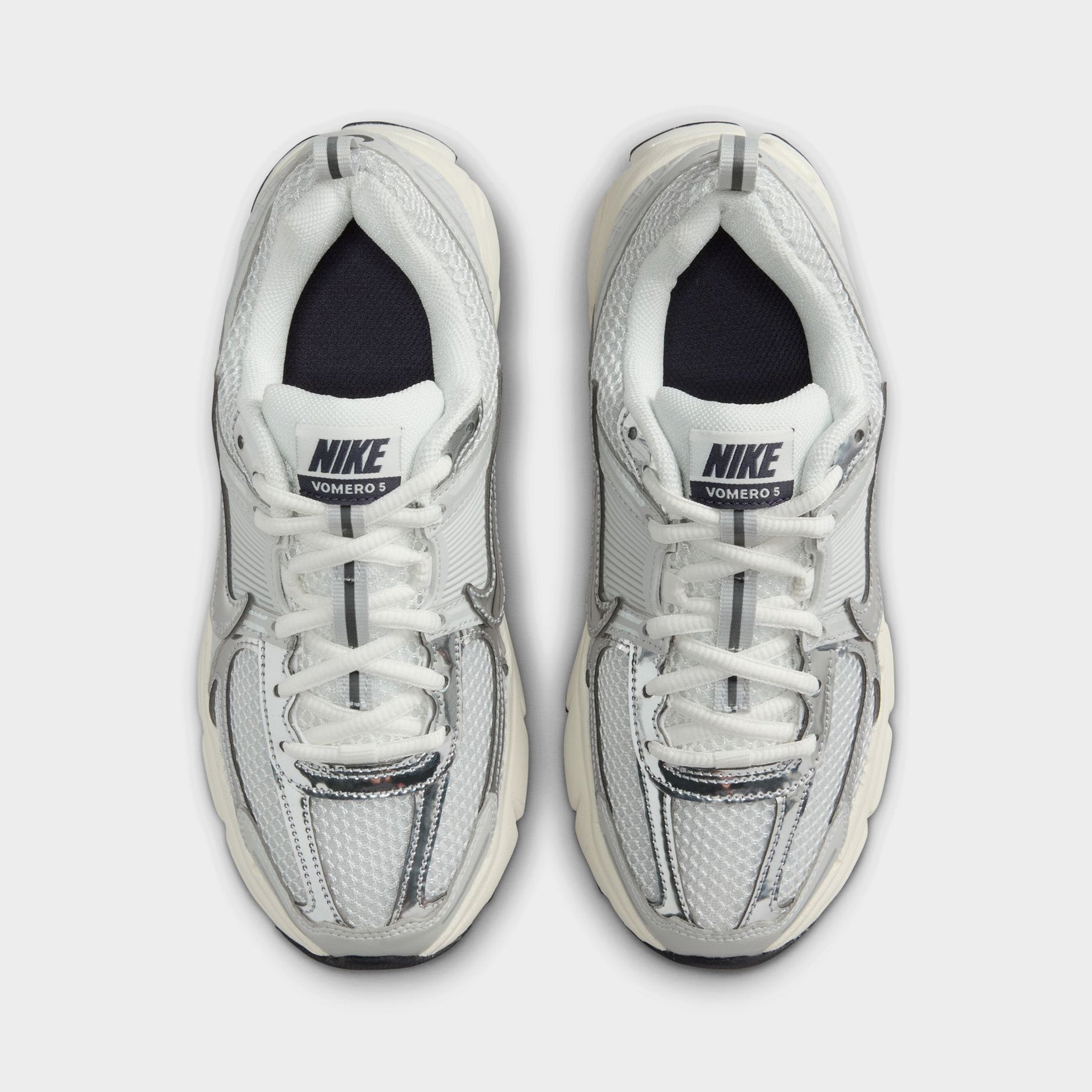 Nike Vomero 5 GS Photon Dust / Chrome Gridiron - Sail – JD Sports