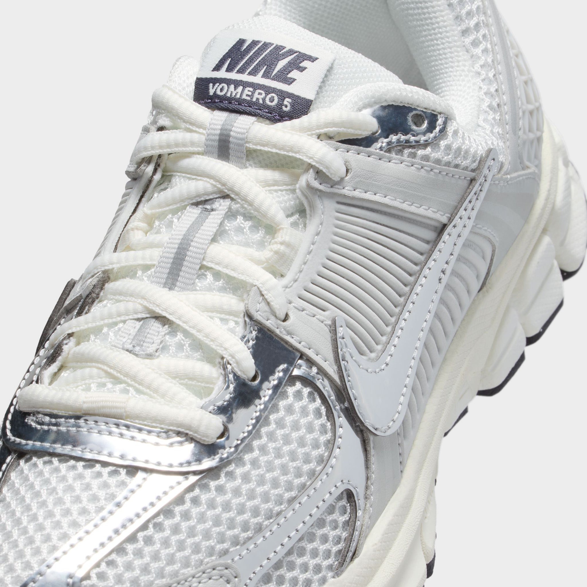 Nike Vomero 5 GS Photon Dust / Chrome Gridiron - Sail – JD Sports