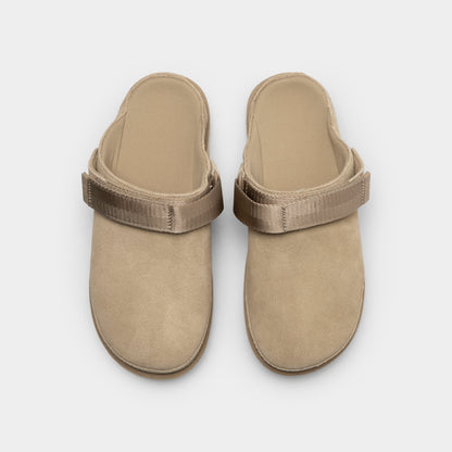 UGG Women's Goldenstar Clog / Sand
