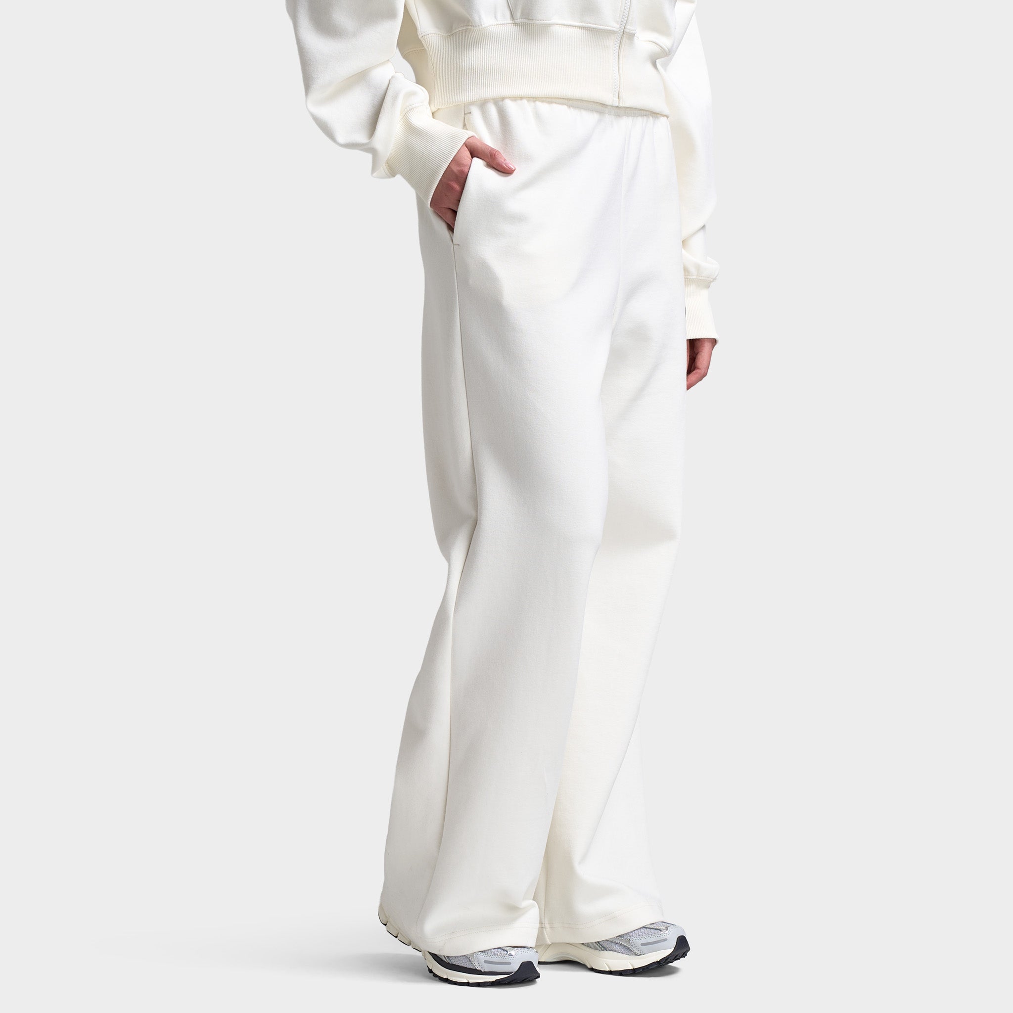 Nike Women's Highrise Pants Wide Leg / Sail – JD Sports