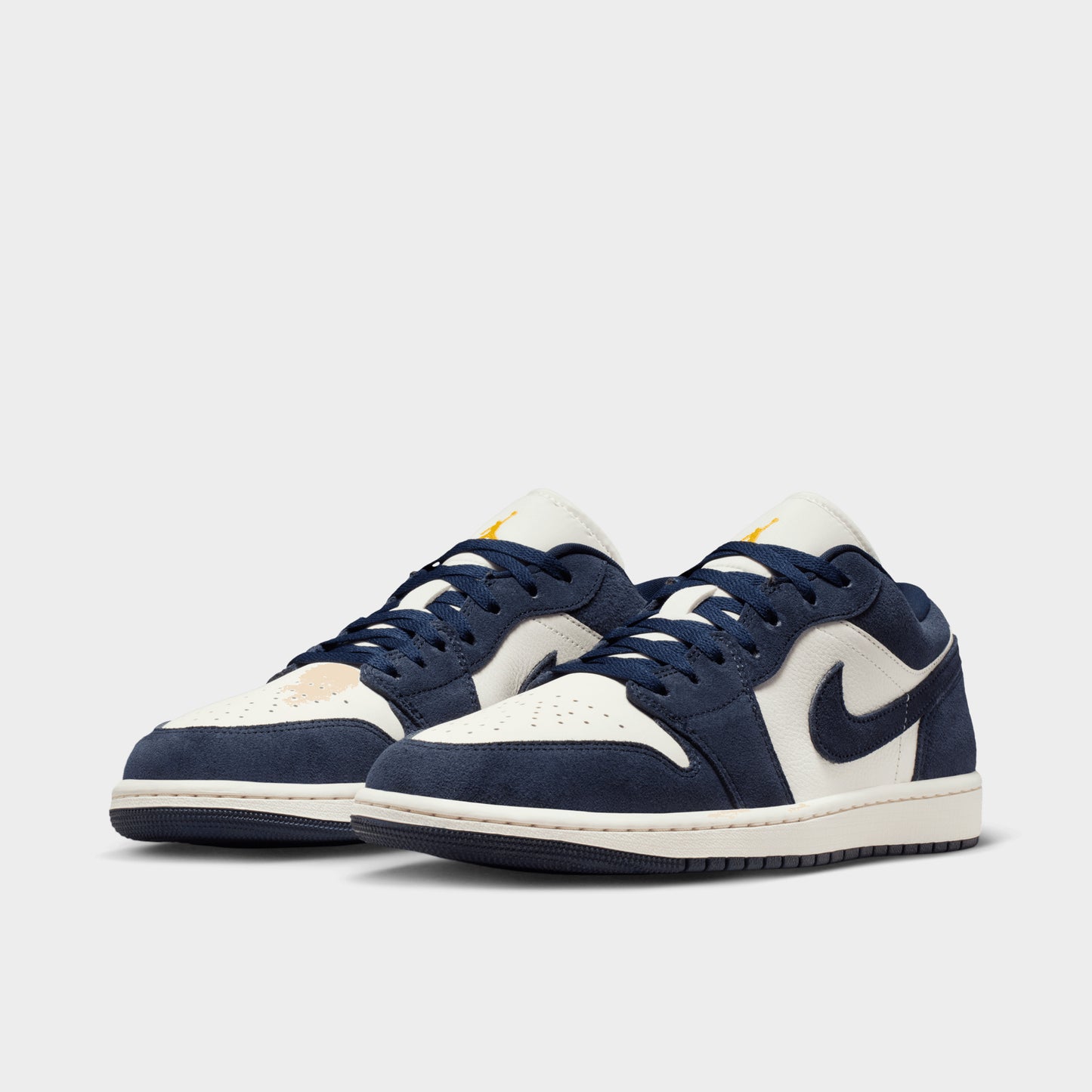 Jordan 1 Low Obsidian / University Gold
