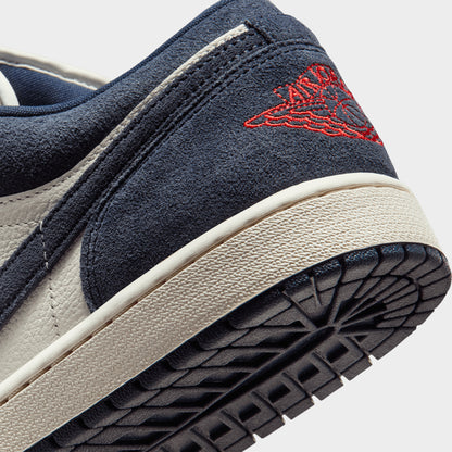 Jordan 1 Low Obsidian / University Gold