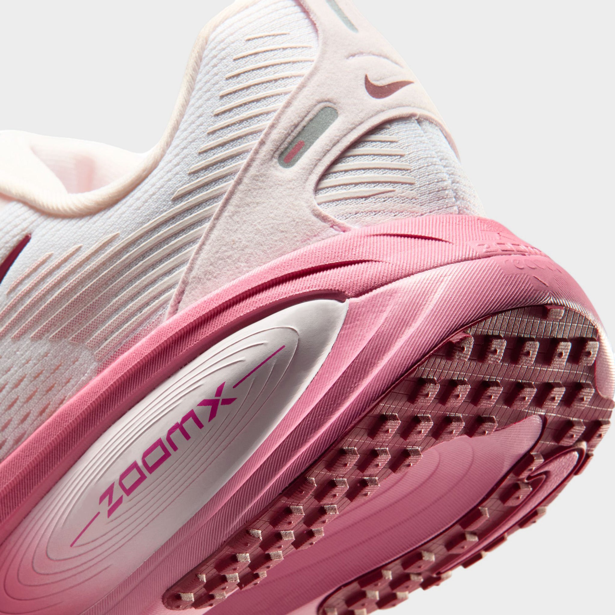 Nike Women's Vomero 18 White / Peony - Pearl Pink – JD Sports