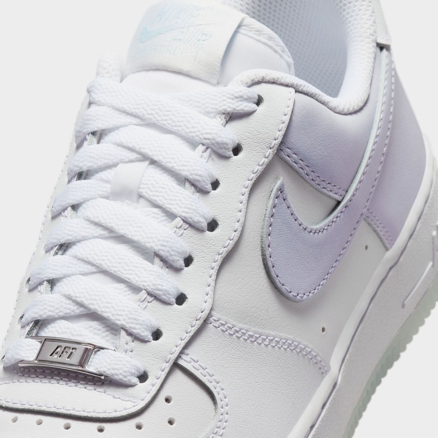 Nike Femmes Air Force 1 Blanc / Blanc - Teinte bleu