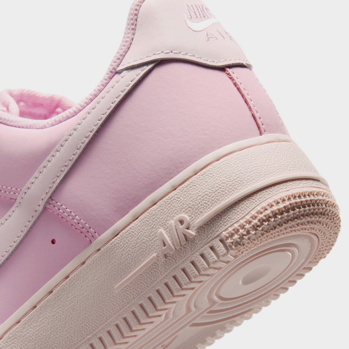 Nike Femmes Air Force 1 Rétro Rose Mousse / Rose Perle - Mousse Rose