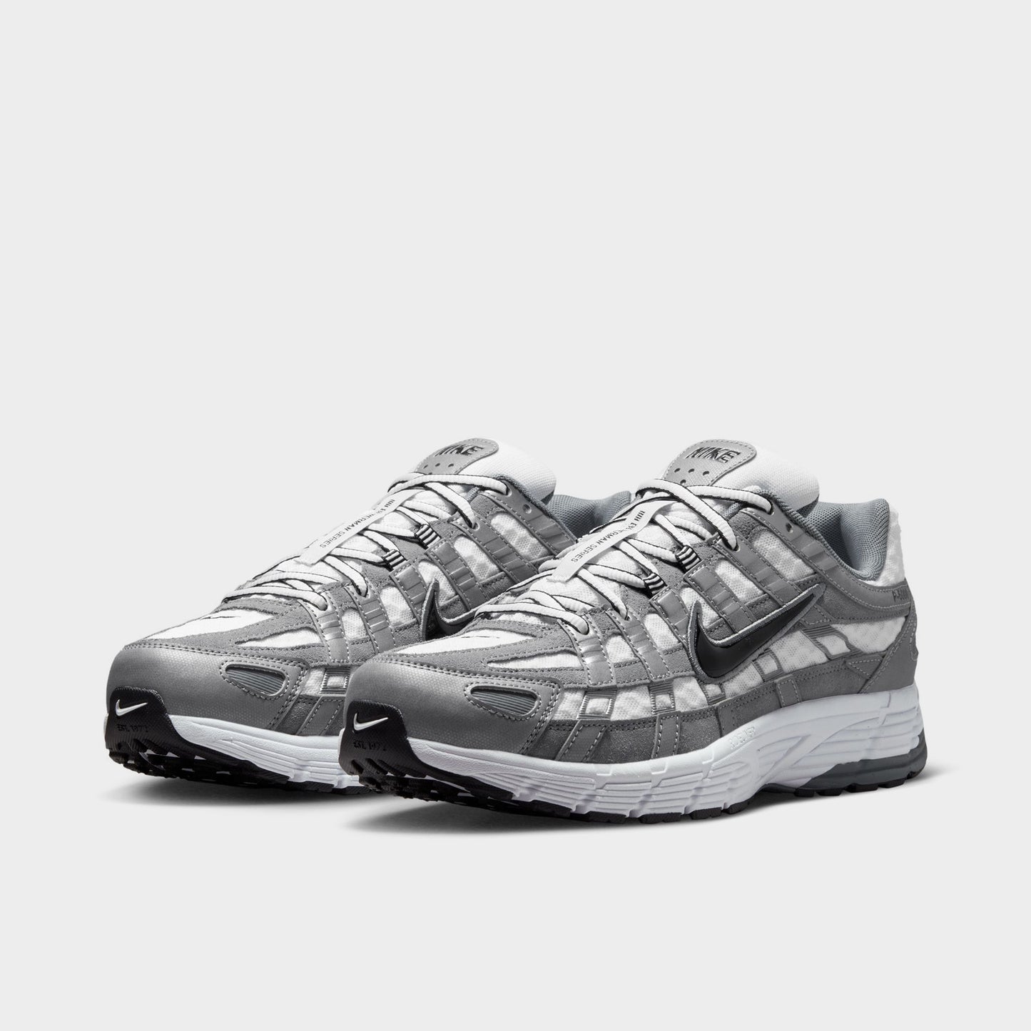 Nike P-6000 Blanc / Noir - Gris Métallisé Froid