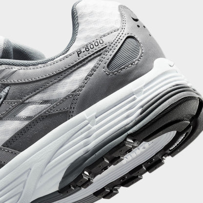 Nike P-6000 Blanc / Noir - Gris Métallisé Froid