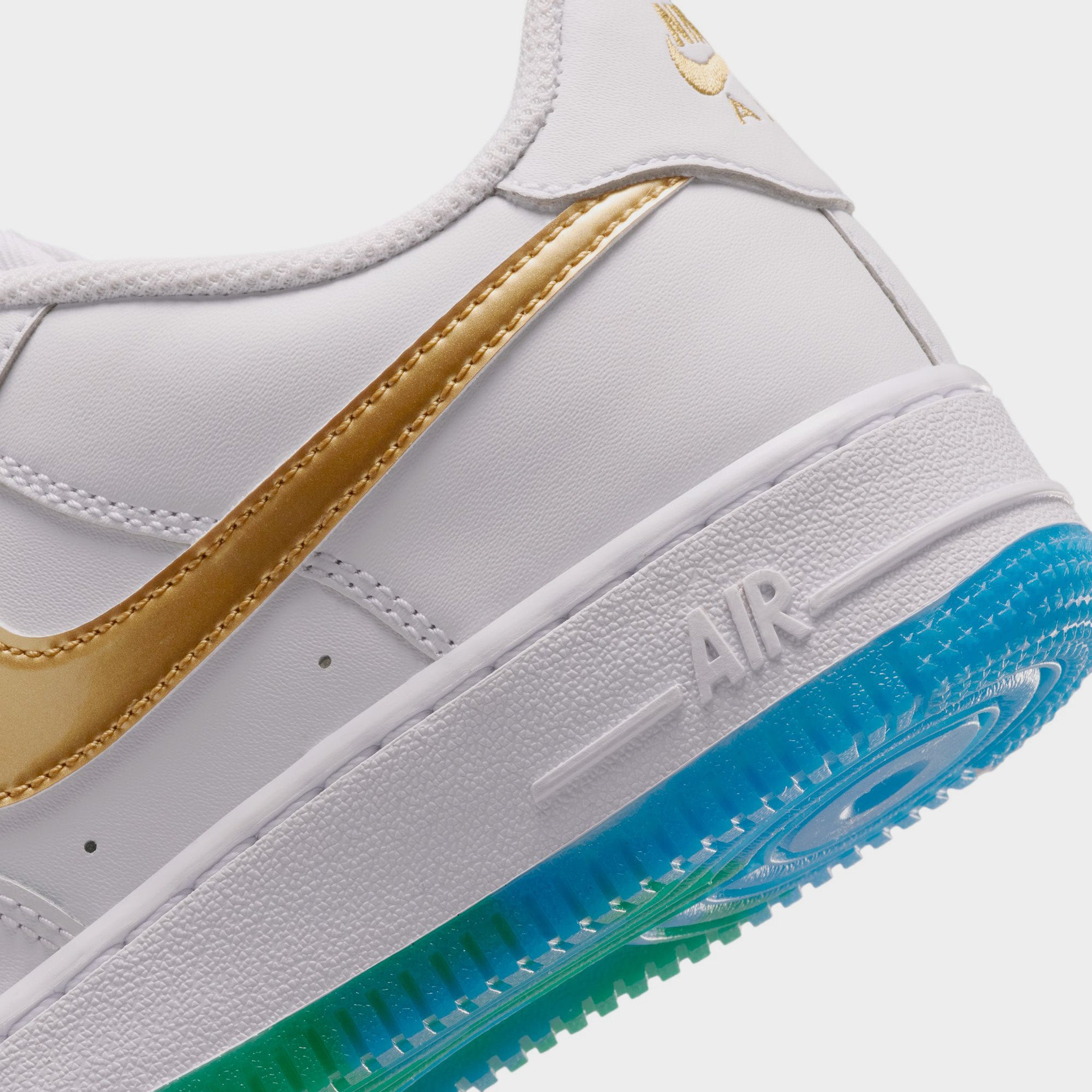 グク　アーリーバード Nike Air Force 1 GS World Cup White / Metallic Gold - Soar Sonic