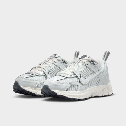 Nike Vomero 5 PS Poussière de photons / Chrome Gridiron - Voile