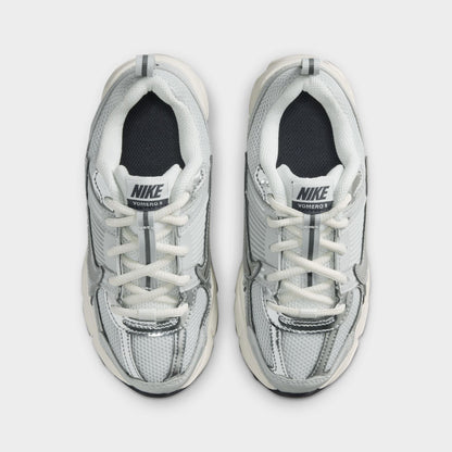 Nike Vomero 5 PS Poussière de photons / Chrome Gridiron - Voile