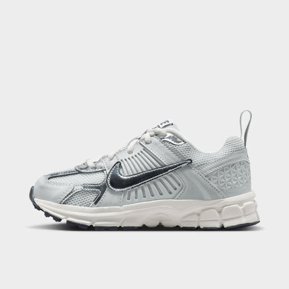 Nike Vomero 5 PS Poussière de photons / Chrome Gridiron - Voile
