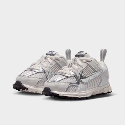 Nike Vomero 5 TD Poussière de Photons / Grille Chromée - Voile