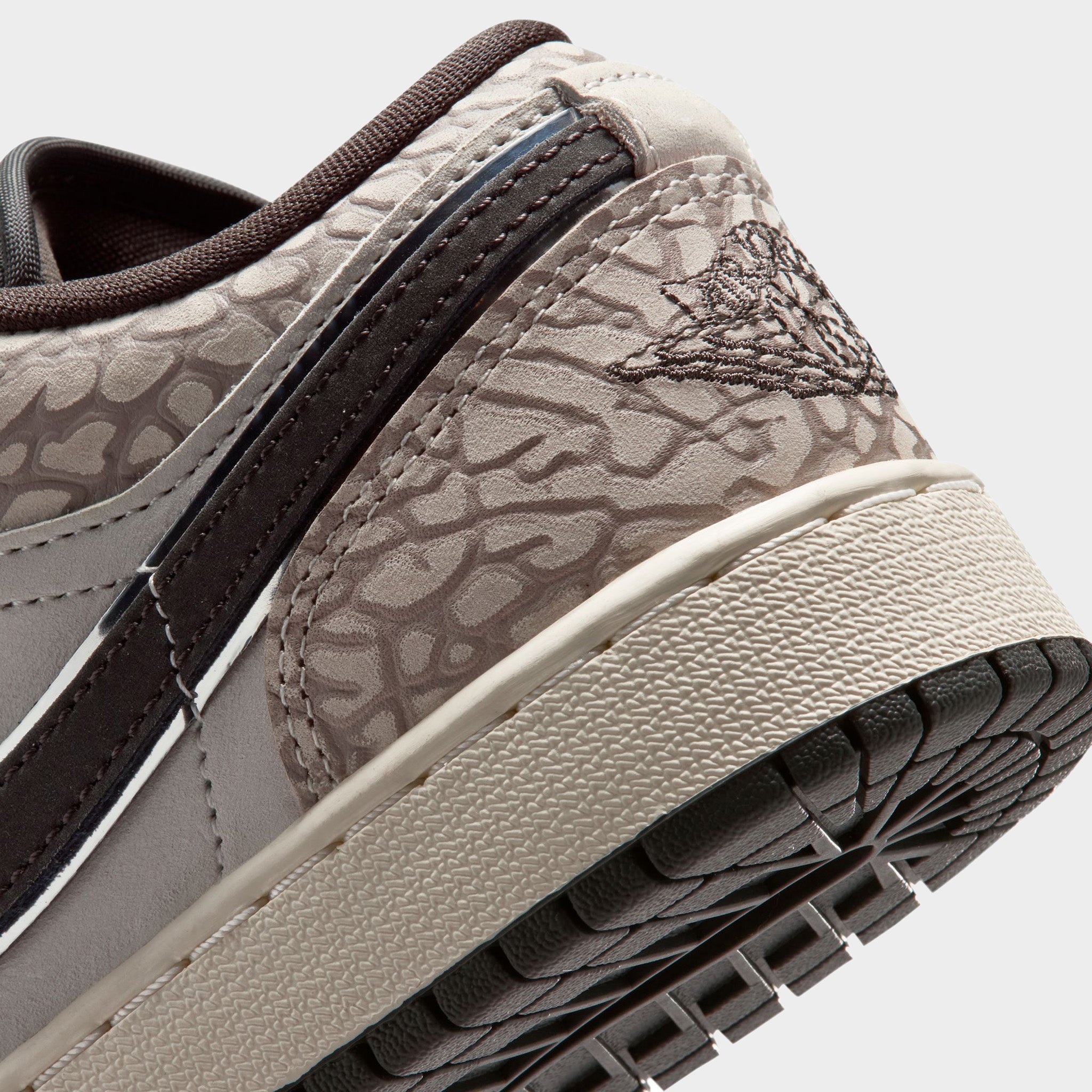 Jordan 1 Low SE GS Sail / Infrared - Deep Pewter – JD Sports