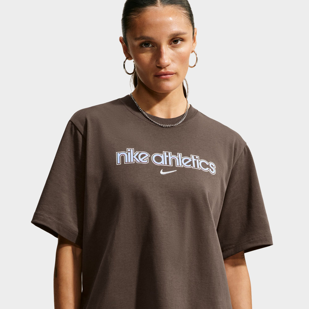 Nike Sportswear Femme Essential T-shirt Manches Courtes Coupe Ample Imprimé Graphique Brun Baroque