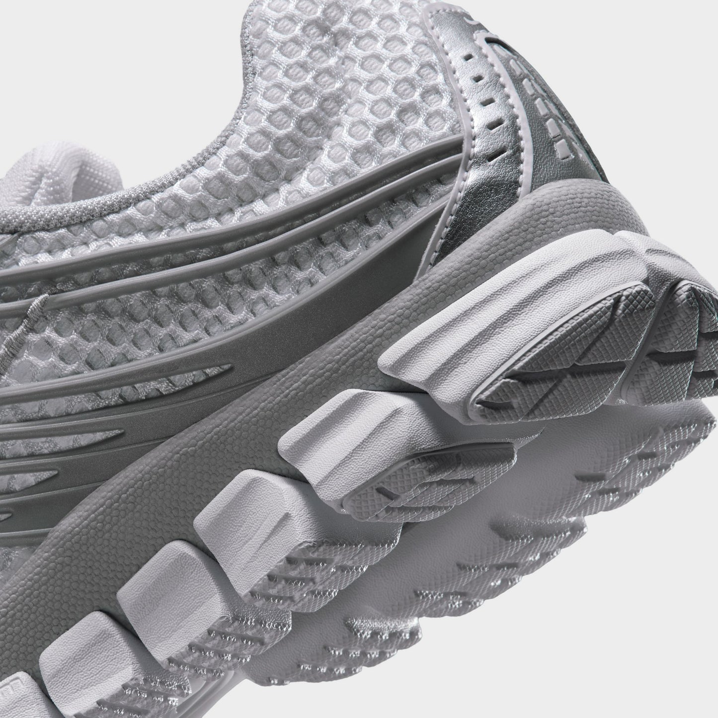 Nike Women's Skylon 11 White / Metallic Silver - Grey Fog