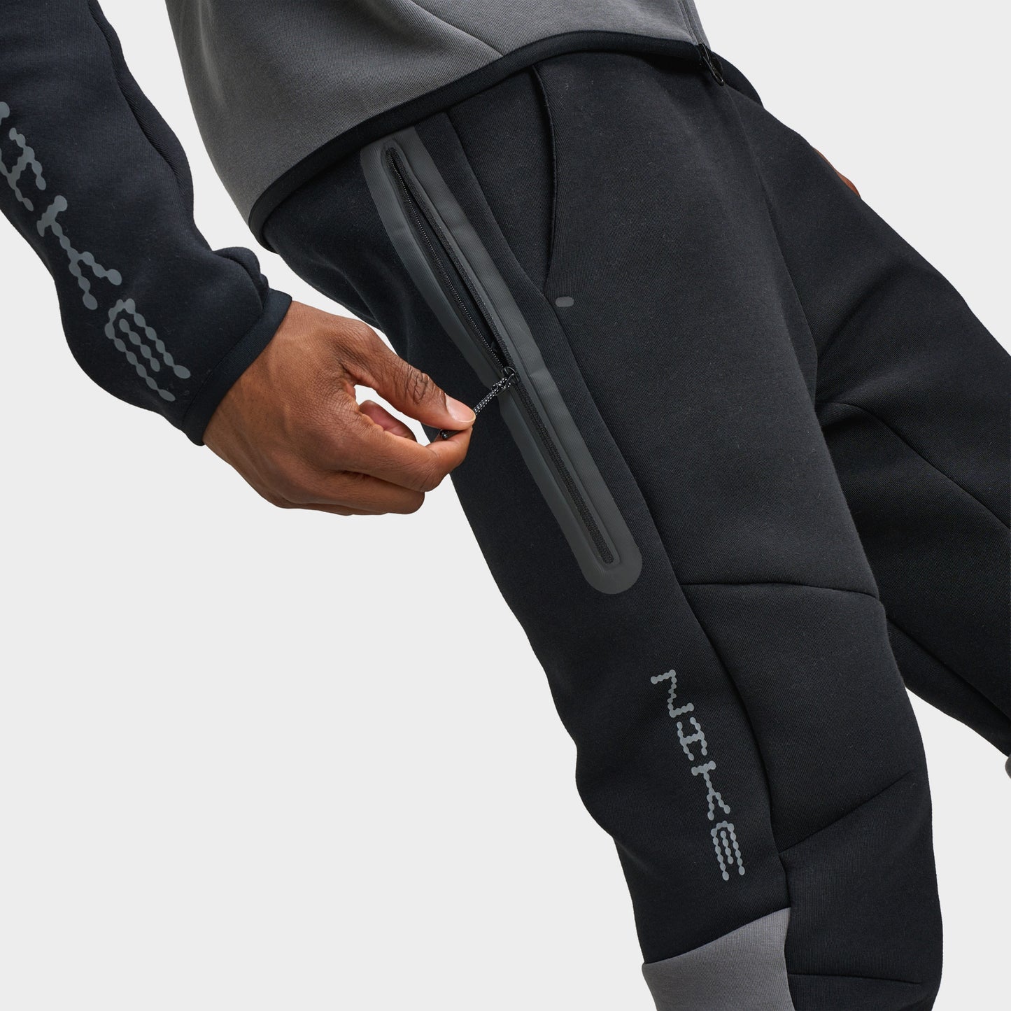 Nike Tech Fleece Joggers Black / Iron Grey