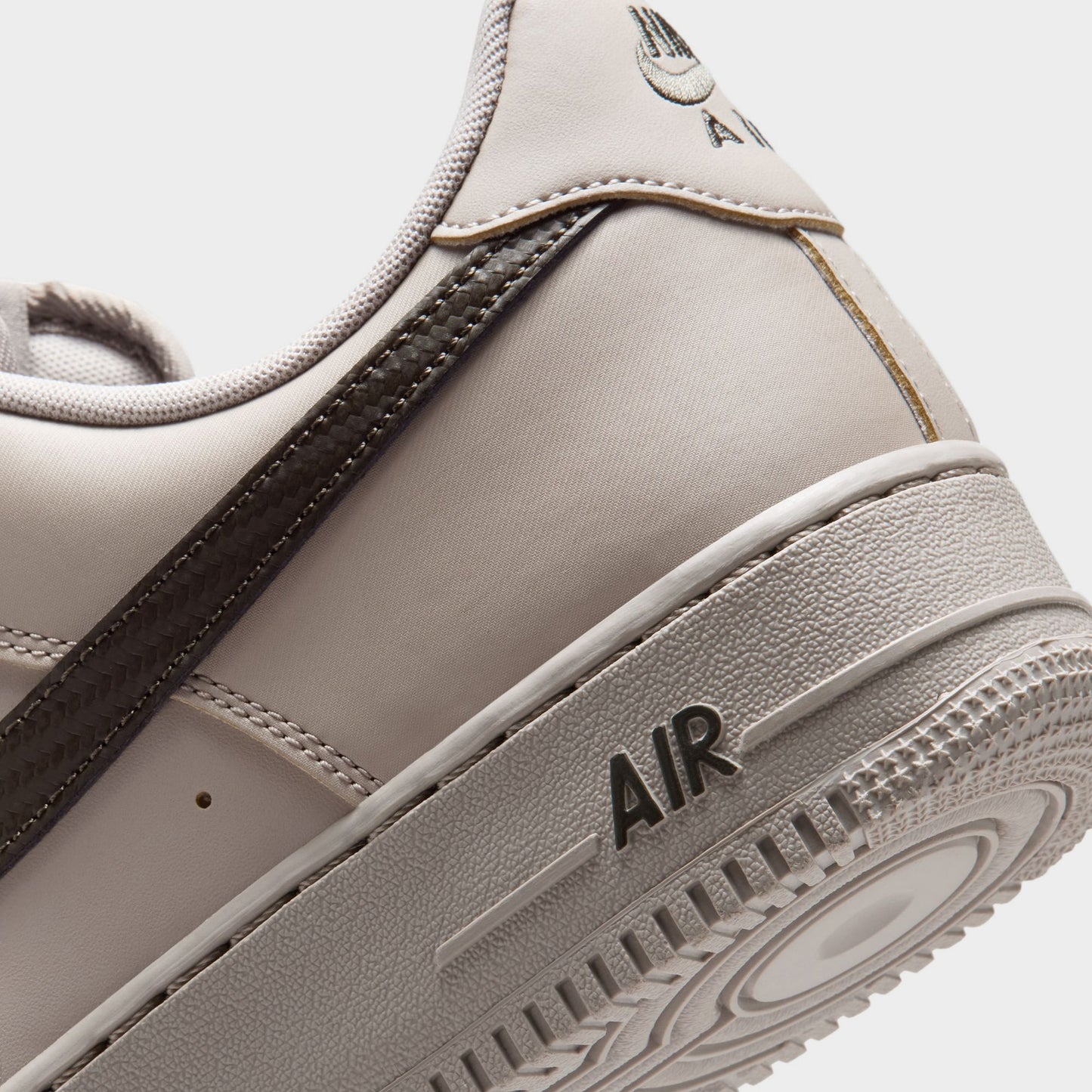 Nike Air Force 1 '07 Gris Universitaire / Imprimé Journal