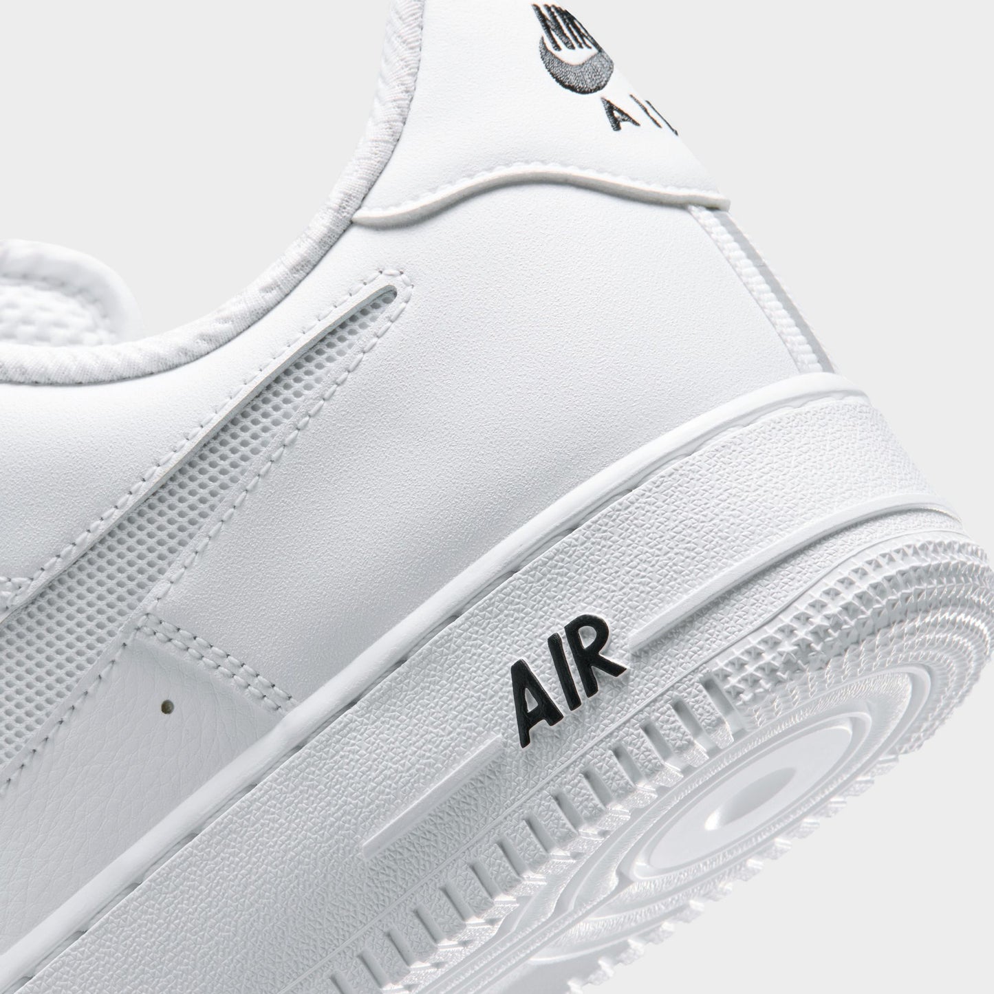 Nike Air Force 1 '07 LV8 Blanc / Argent réfléchissant - Noir
