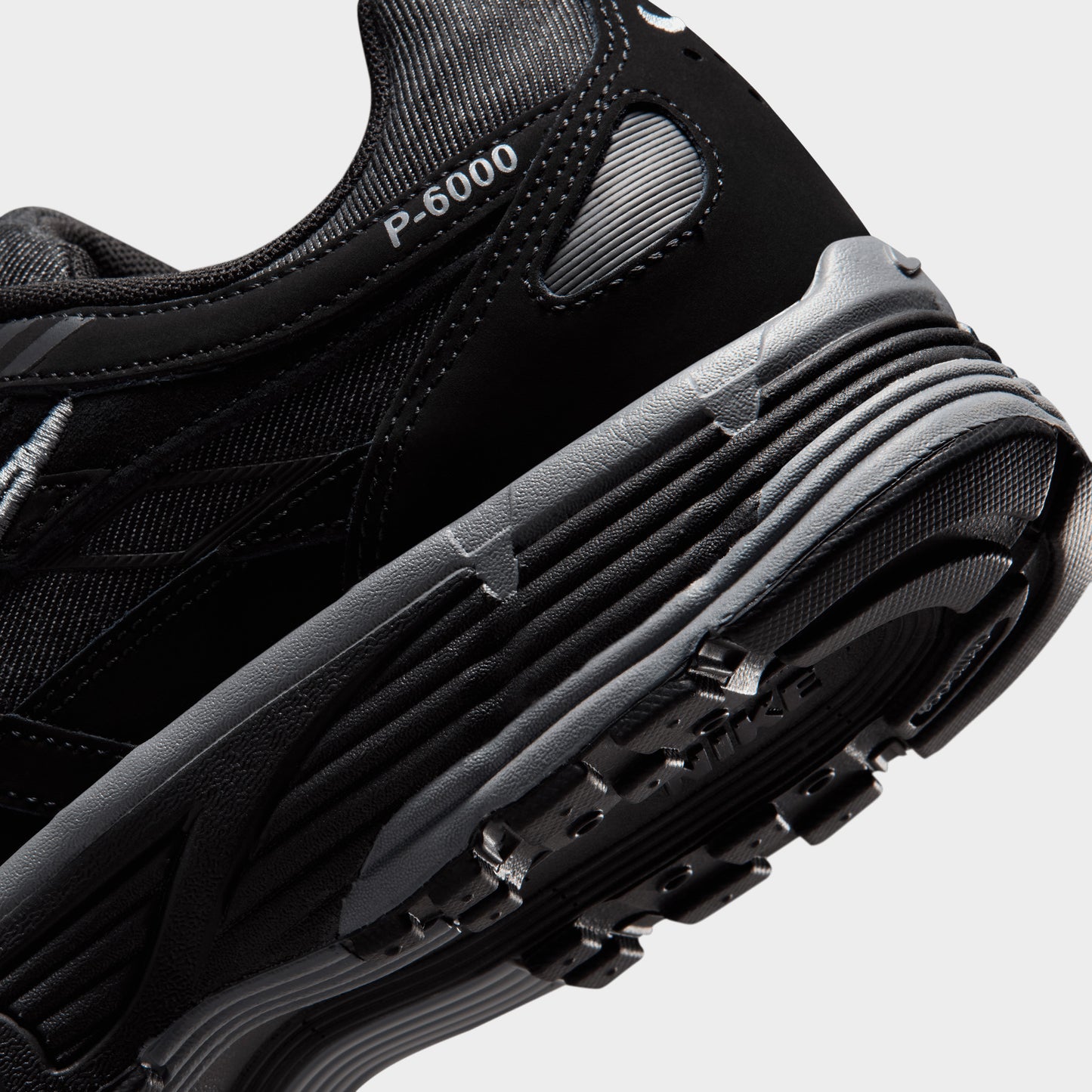 Nike P-6000 Black / Anthracite- Cool Grey
