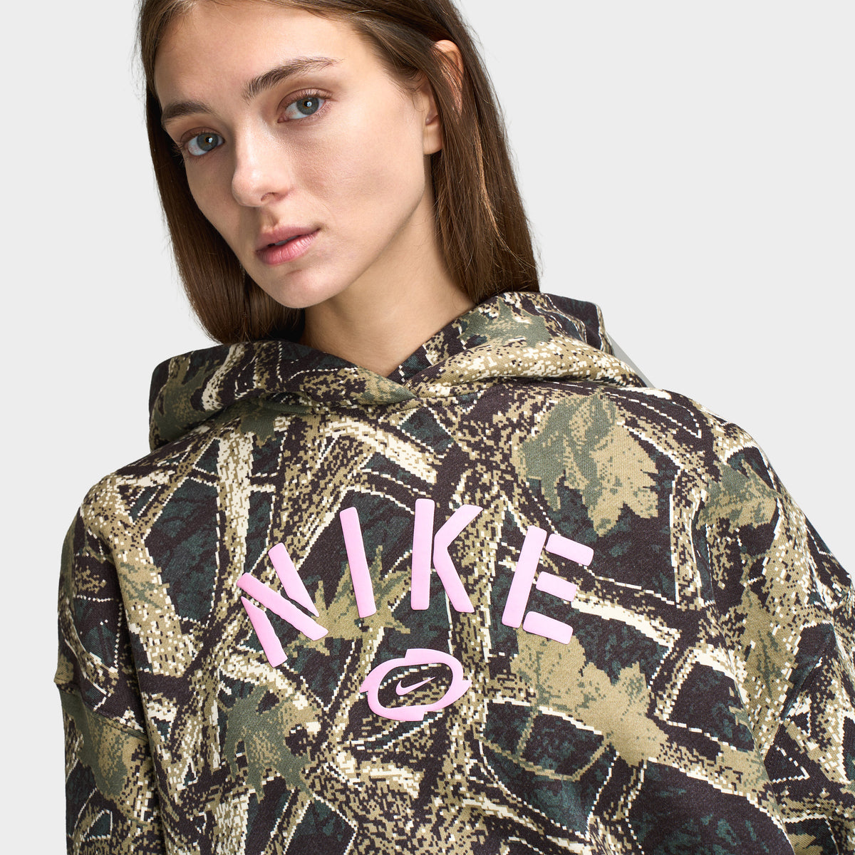 Nike Femme Studio Fleece OS PO Chandail à Capuchon ST Camo / Camo Vert - Rose Vif
