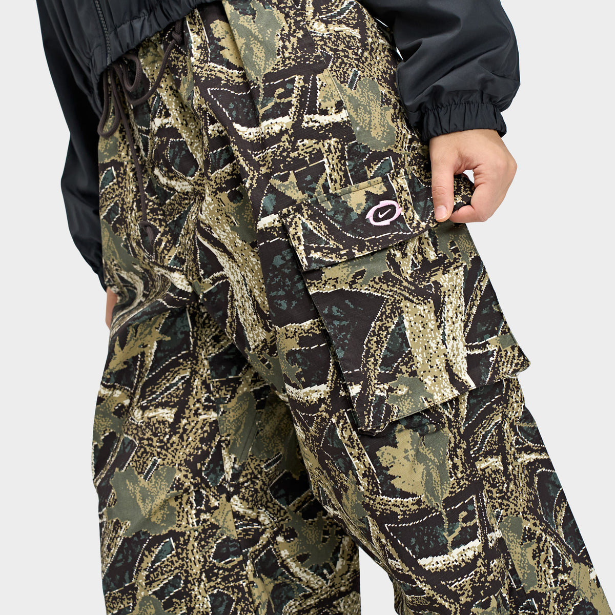 Nike Femme Pantalon Cargo Camouflage ST Camo / Vert camouflage - Hausse Rose