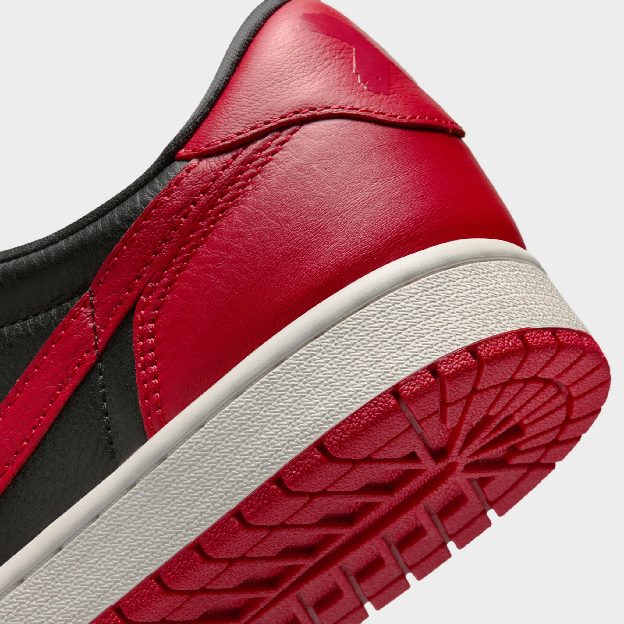 Jordan 1 Retro Low OG Black / Black - Varsity Red – JD Sports