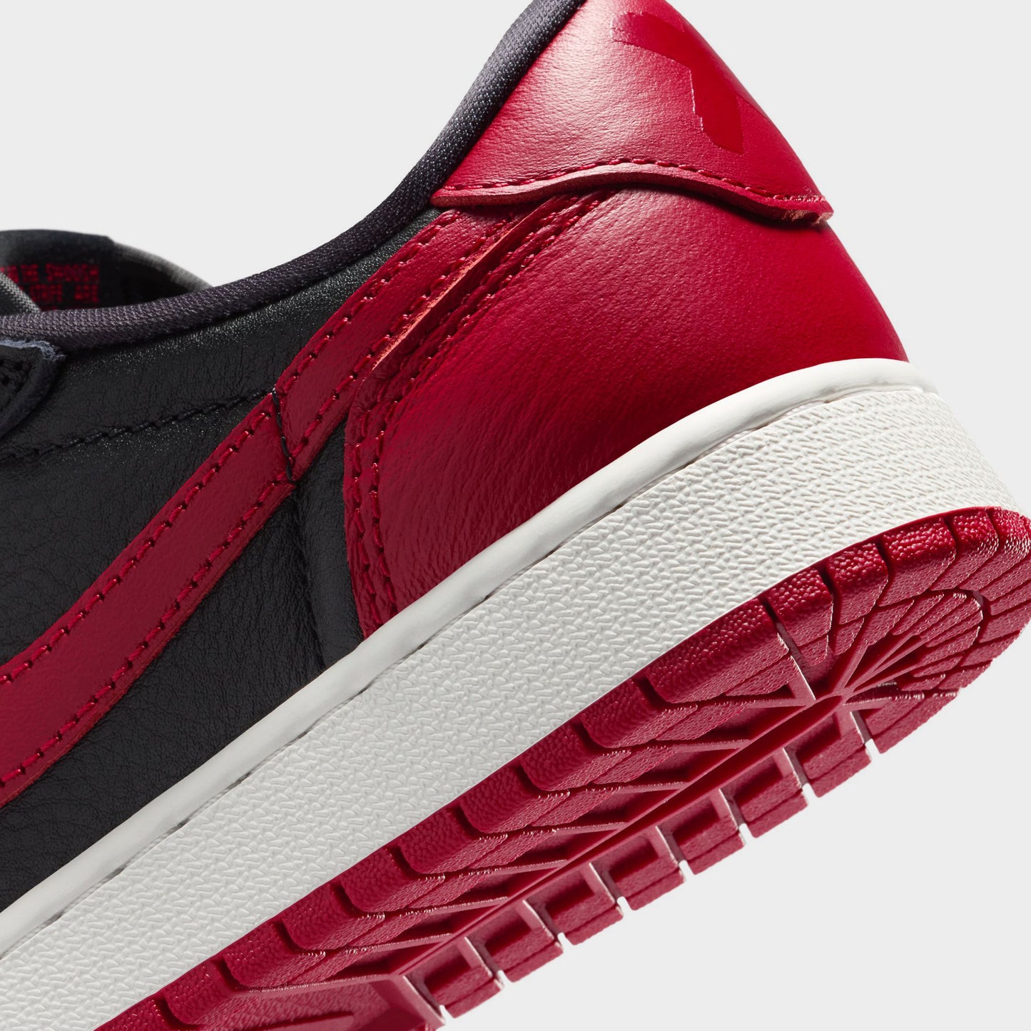 Jordan 1 Low OG Retro GS Noir / Noir - Rouge Varsity