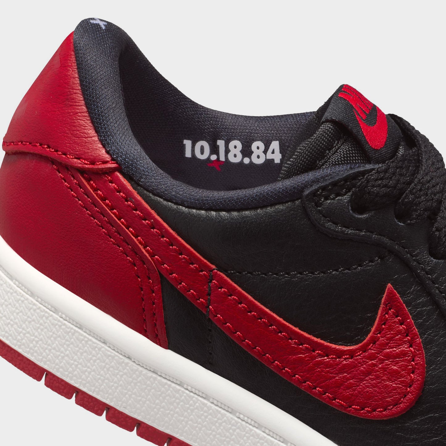 Jordan 1 Low OG Retro PS Noir / Noir - Rouge Varsity