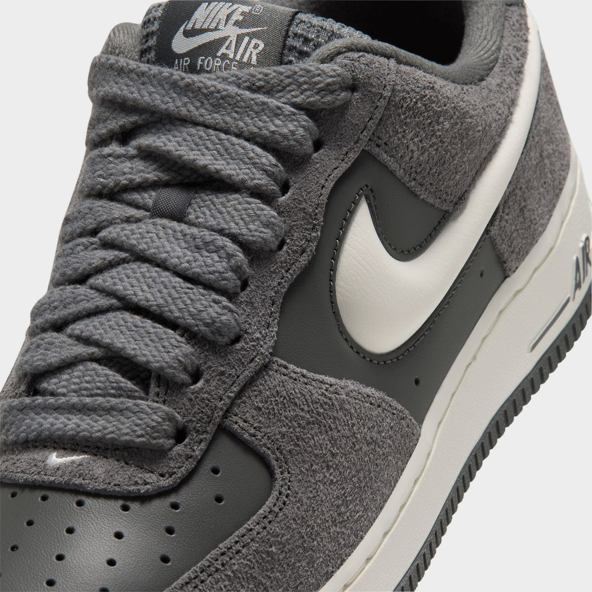 Nike Air Force 1 '07 LV8 Gris Fer / Voile